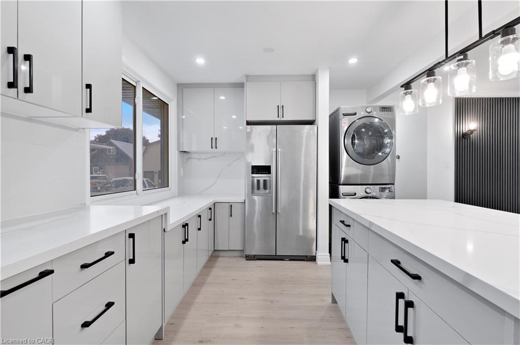 210 Mackan Street, Thorold, ON - Indoor Photo Showing Kitchen