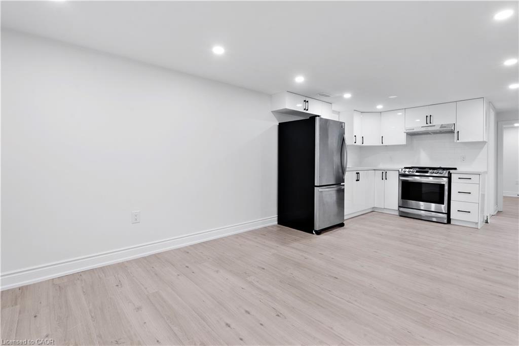 210 Mackan Street, Thorold, ON - Indoor Photo Showing Kitchen