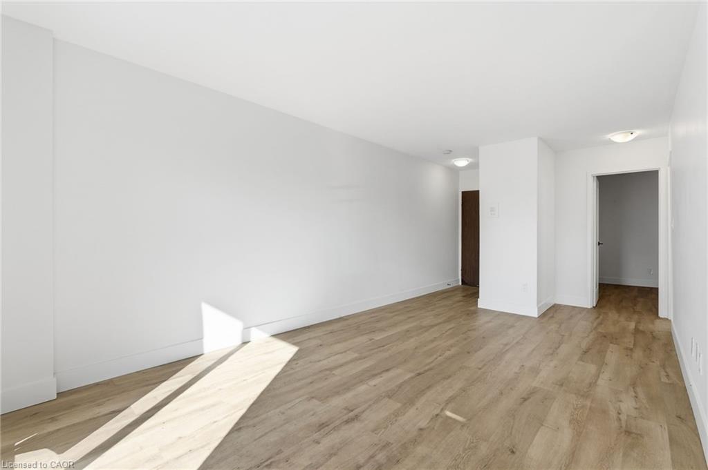 22-2322 King Street E, Hamilton, ON - Indoor Photo Showing Other Room
