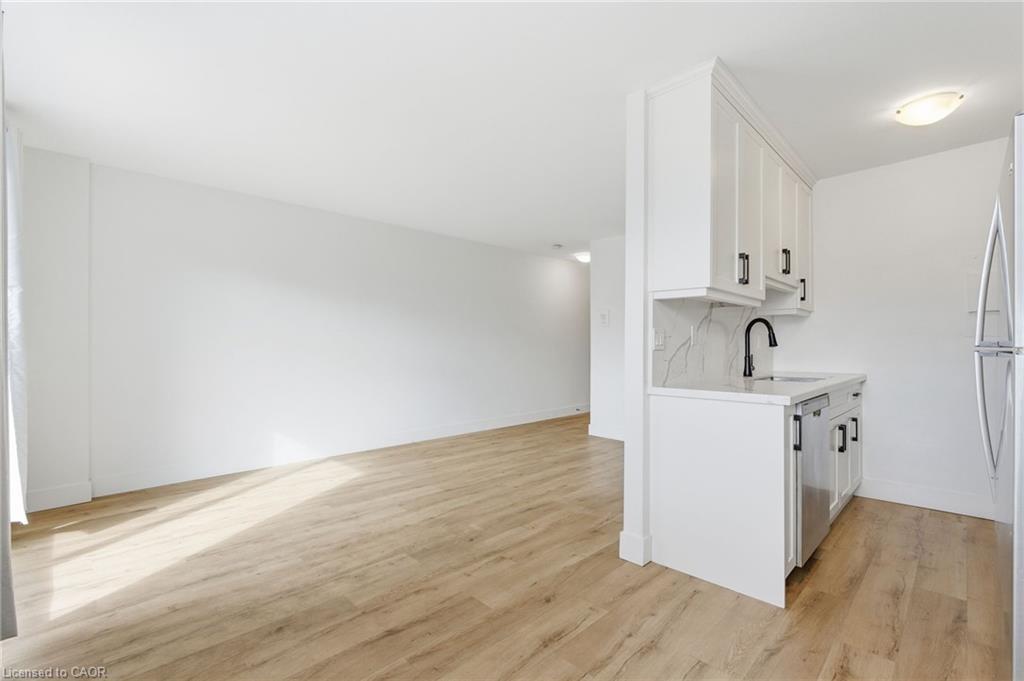 22-2322 King Street E, Hamilton, ON - Indoor