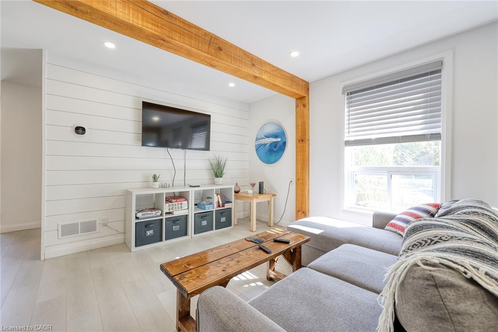 51 Victoria Street, Port Burwell, ON - Indoor Photo Showing Living Room