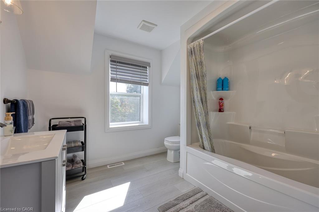 51 Victoria Street, Port Burwell, ON - Indoor Photo Showing Bathroom