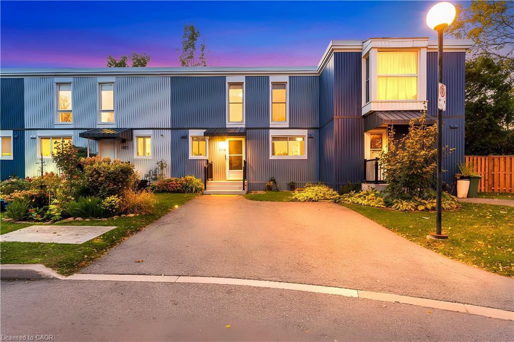 B56-25 Britten Close, Hamilton, ON - Outdoor