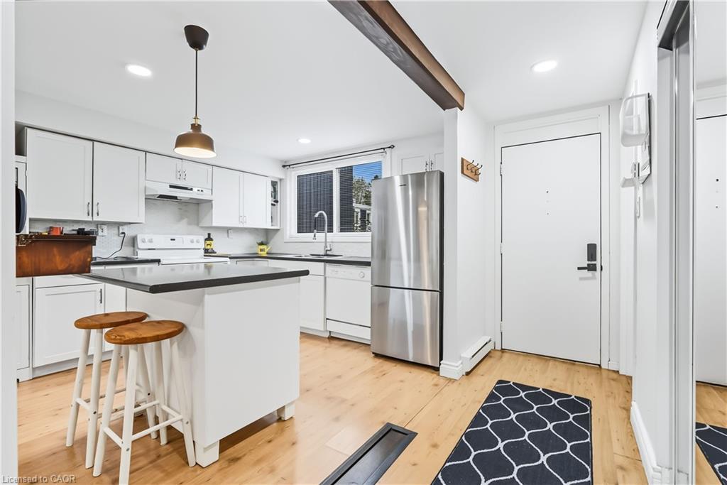 B56-25 Britten Close, Hamilton, ON - Indoor Photo Showing Kitchen