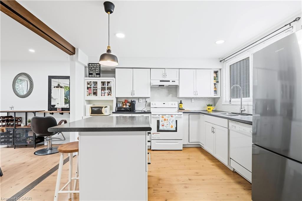 B56-25 Britten Close, Hamilton, ON - Indoor Photo Showing Kitchen