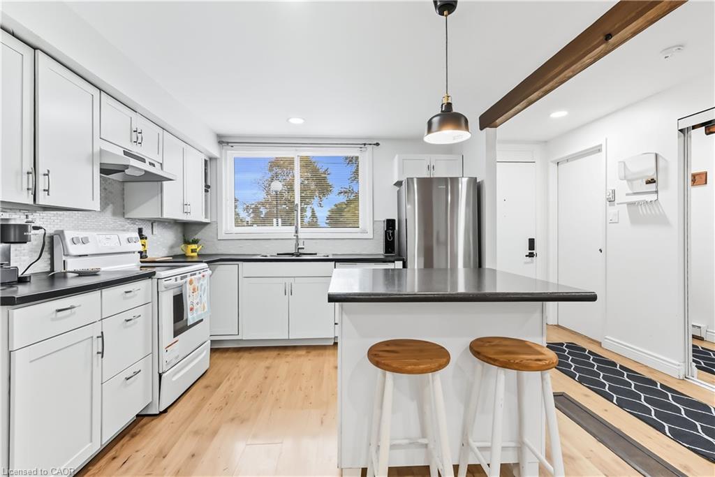 B56-25 Britten Close, Hamilton, ON - Indoor Photo Showing Kitchen