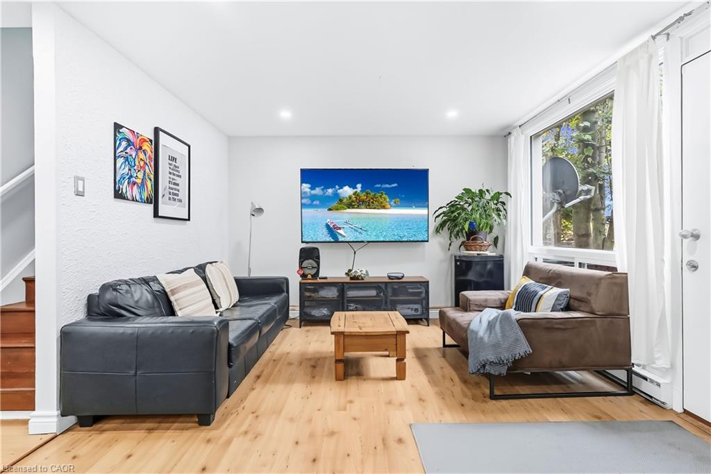 B56-25 Britten Close, Hamilton, ON - Indoor Photo Showing Living Room