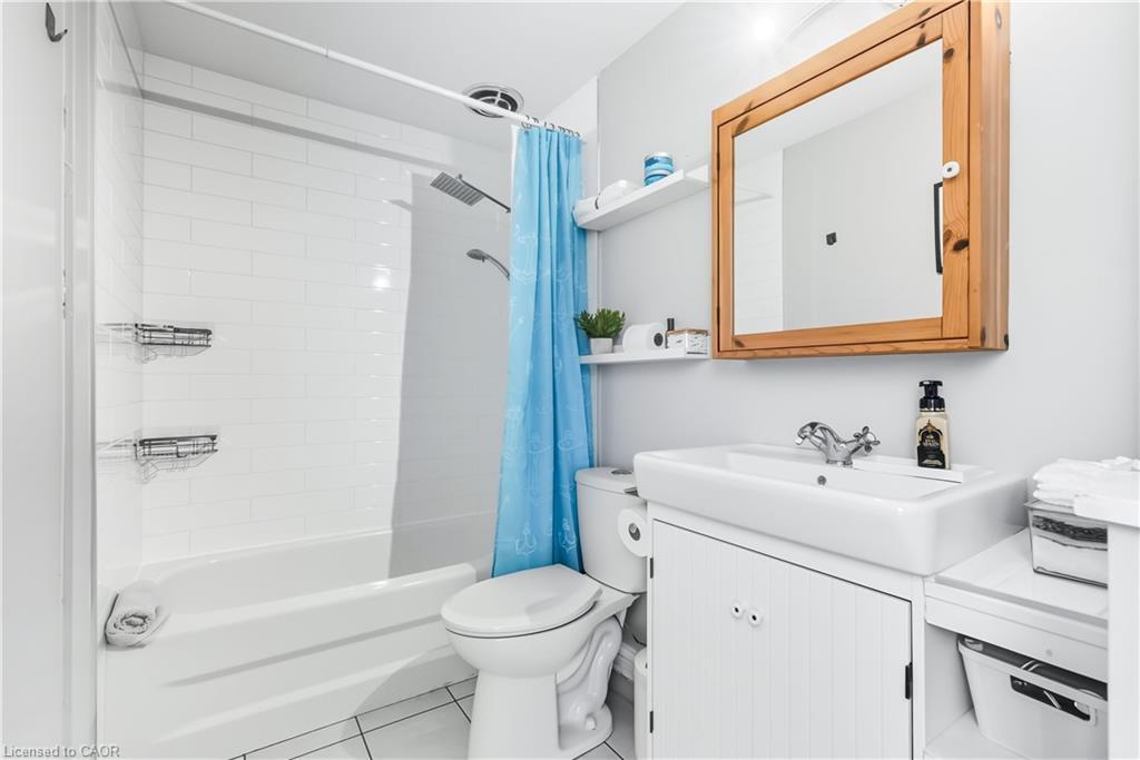 B56-25 Britten Close, Hamilton, ON - Indoor Photo Showing Bathroom