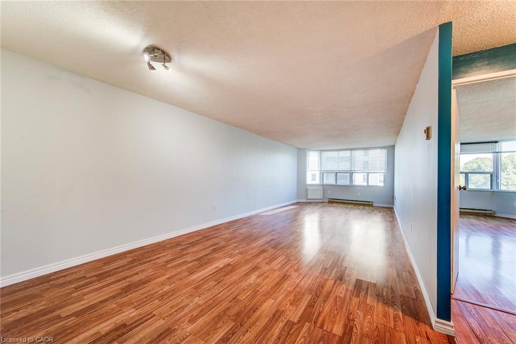 811-55 Green Valley Drive, Kitchener, ON - Indoor Photo Showing Other Room