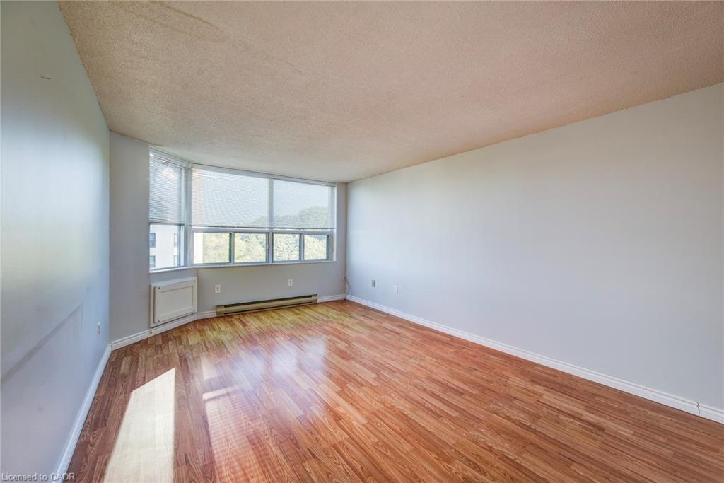 811-55 Green Valley Drive, Kitchener, ON - Indoor Photo Showing Other Room