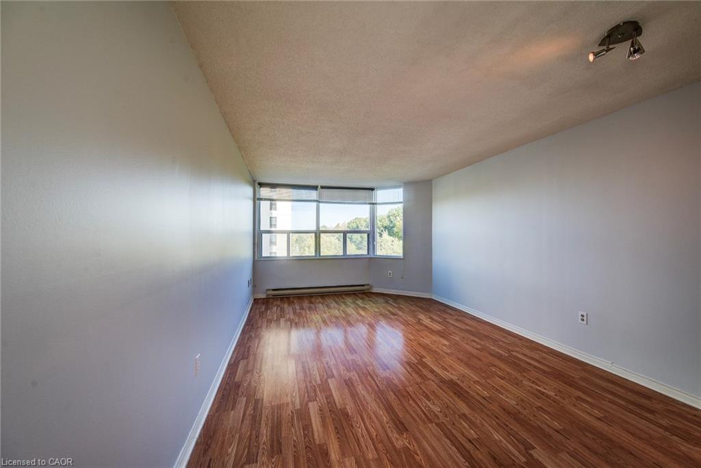 811-55 Green Valley Drive, Kitchener, ON - Indoor Photo Showing Other Room