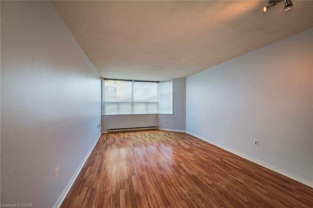 811-55 Green Valley Drive, Kitchener, ON - Indoor Photo Showing Other Room