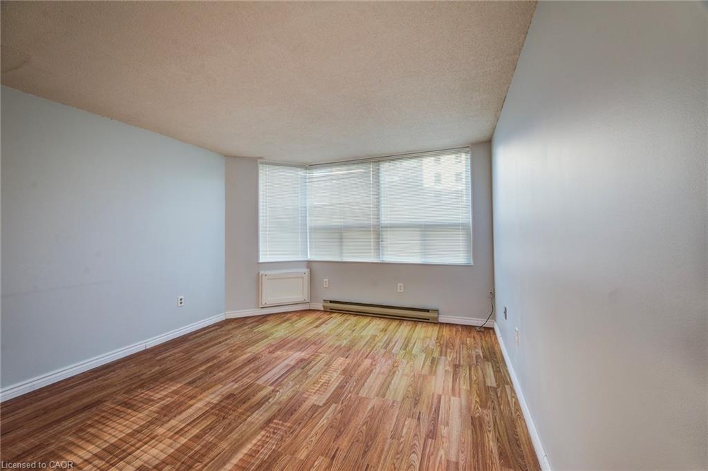 811-55 Green Valley Drive, Kitchener, ON - Indoor Photo Showing Other Room