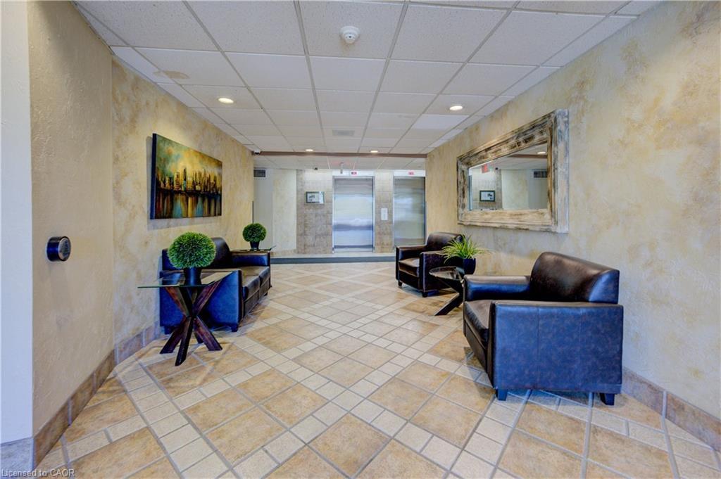 811-55 Green Valley Drive, Kitchener, ON - Indoor Photo Showing Other Room