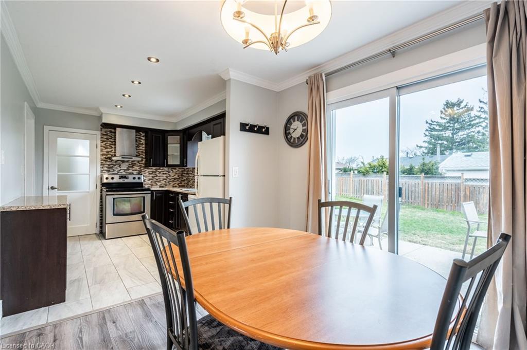 120 Chilton Drive, Stoney Creek, ON - Indoor Photo Showing Dining Room