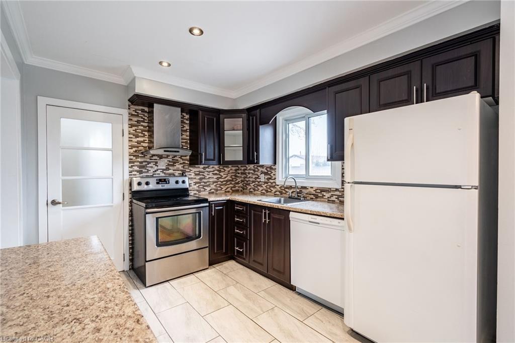120 Chilton Drive, Stoney Creek, ON - Indoor Photo Showing Kitchen