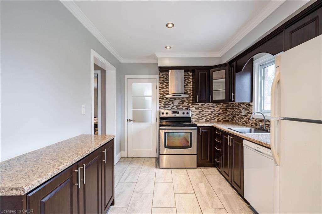 120 Chilton Drive, Stoney Creek, ON - Indoor Photo Showing Kitchen