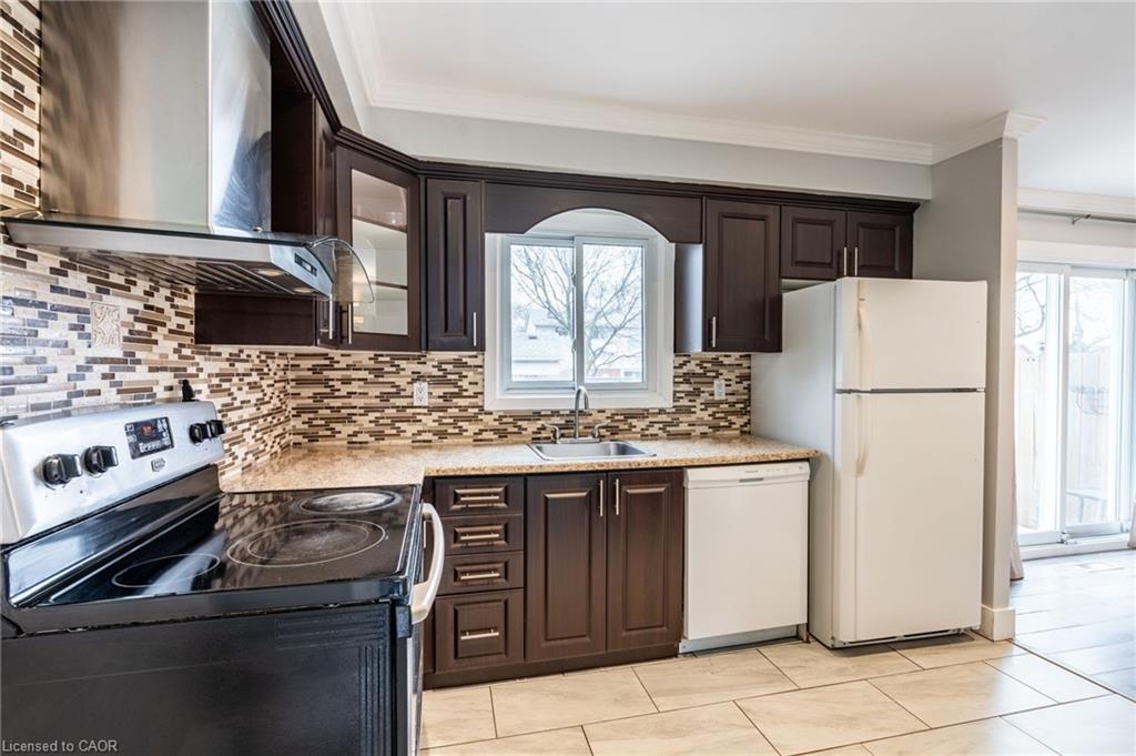 120 Chilton Drive, Stoney Creek, ON - Indoor Photo Showing Kitchen