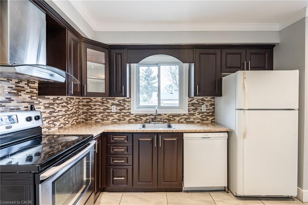 120 Chilton Drive, Stoney Creek, ON - Indoor Photo Showing Kitchen