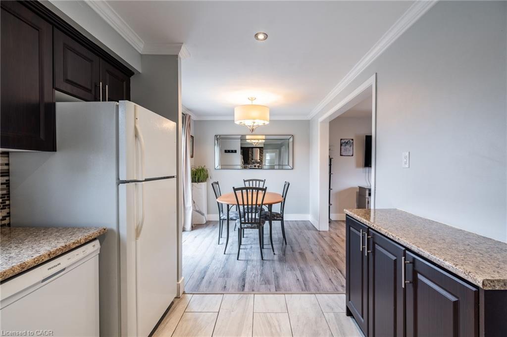 120 Chilton Drive, Stoney Creek, ON - Indoor Photo Showing Kitchen
