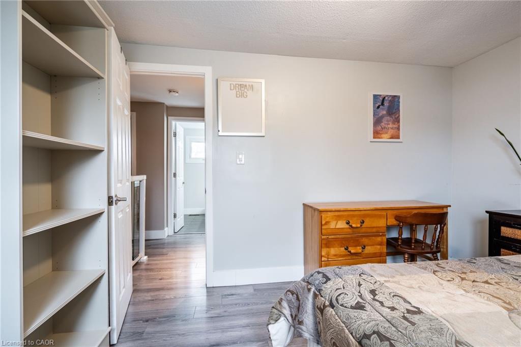 120 Chilton Drive, Stoney Creek, ON - Indoor Photo Showing Bedroom