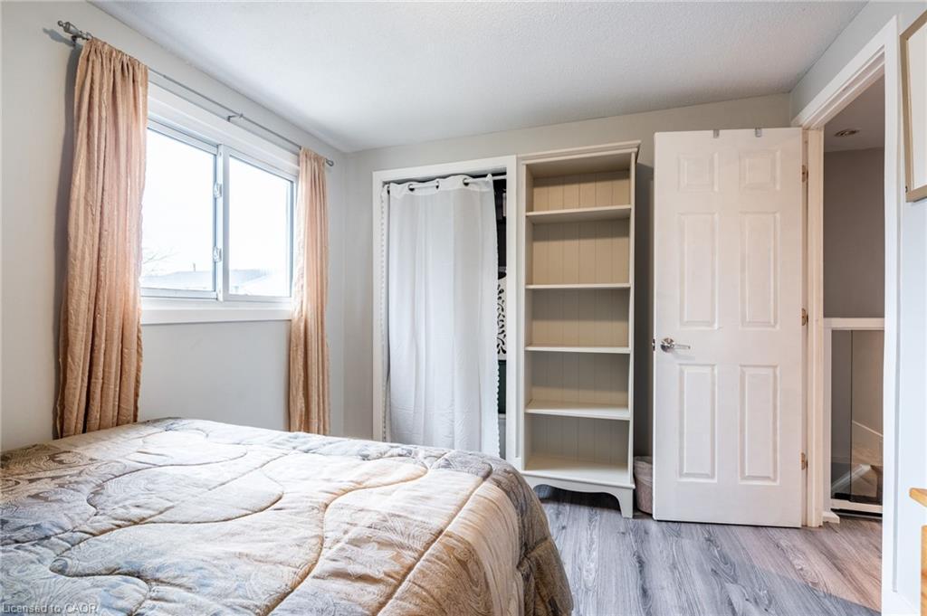 120 Chilton Drive, Stoney Creek, ON - Indoor Photo Showing Bedroom