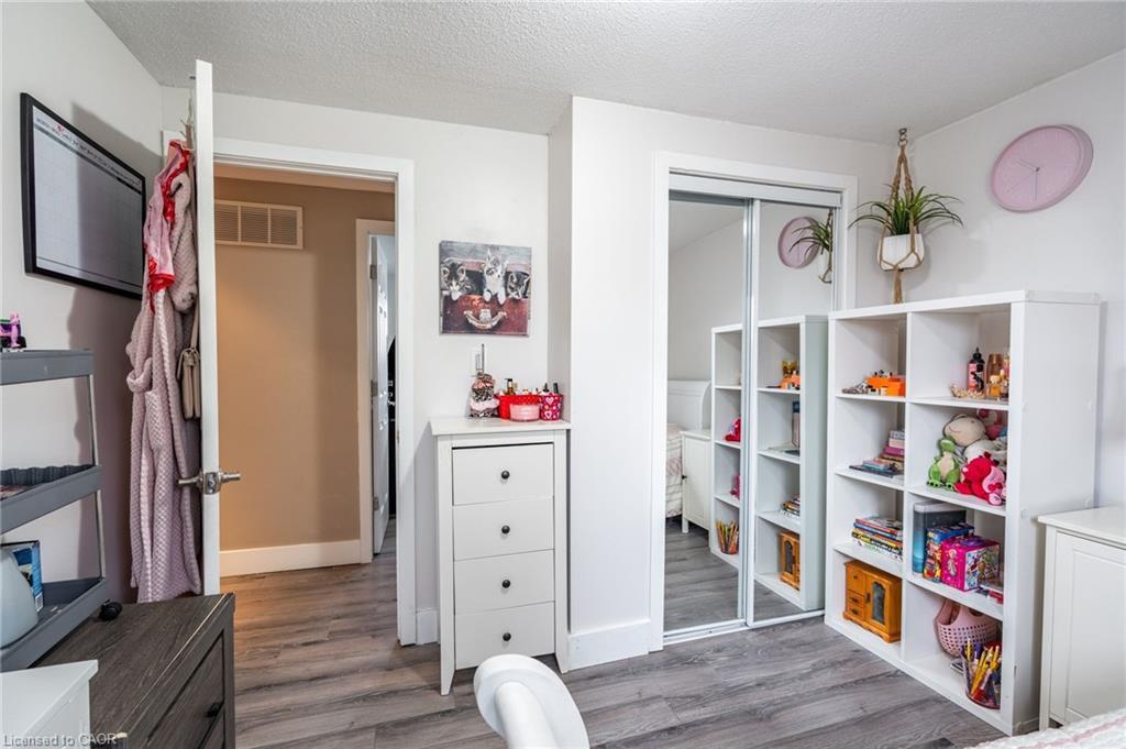 120 Chilton Drive, Stoney Creek, ON - Indoor