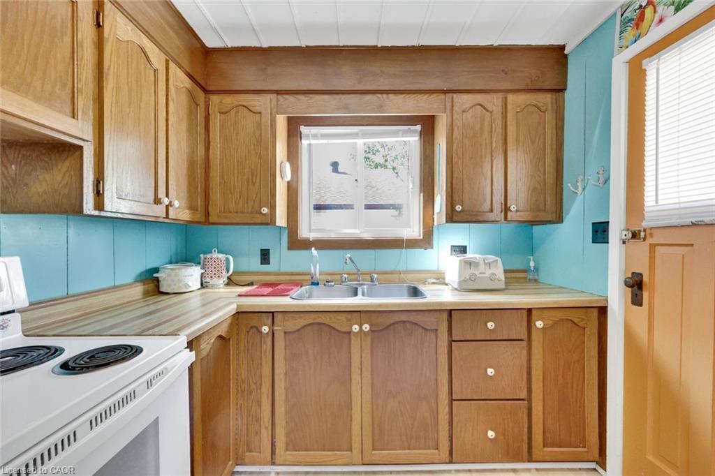 11 Snooks Drive, Turkey Point, ON - Indoor Photo Showing Kitchen With Double Sink