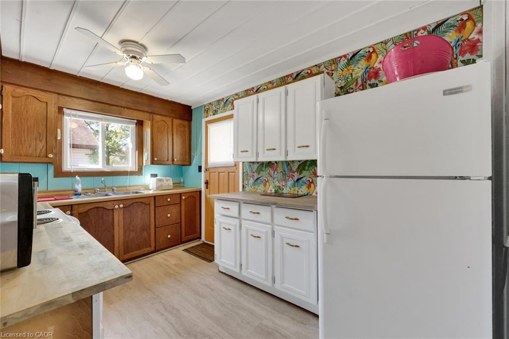 11 Snooks Drive, Turkey Point, ON - Indoor Photo Showing Kitchen