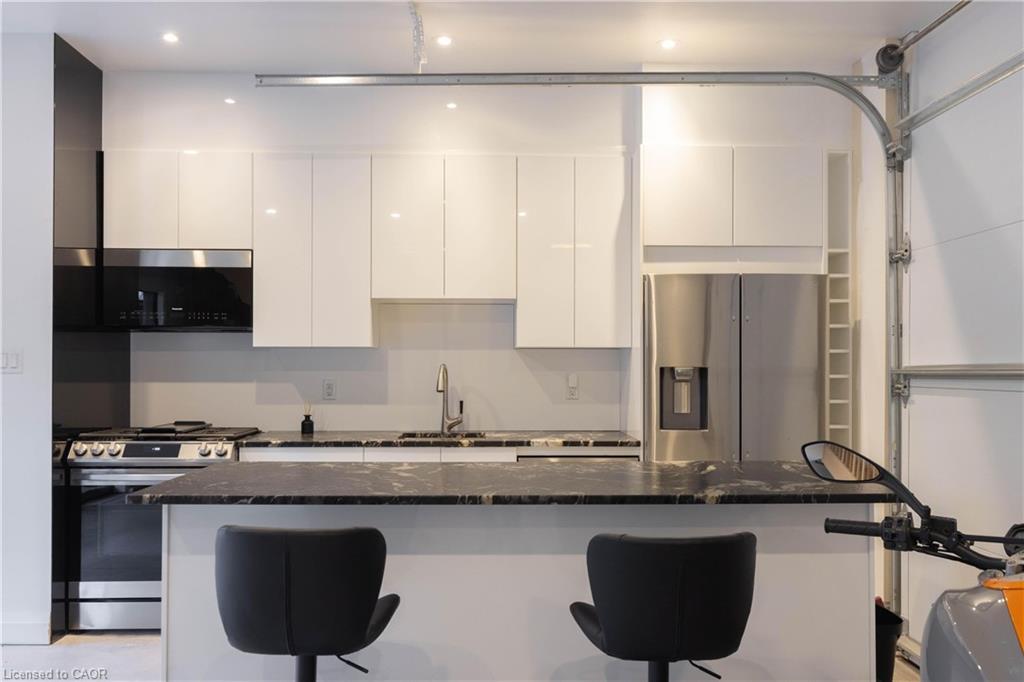 40 Stanley Avenue, Hamilton, ON - Indoor Photo Showing Kitchen With Upgraded Kitchen