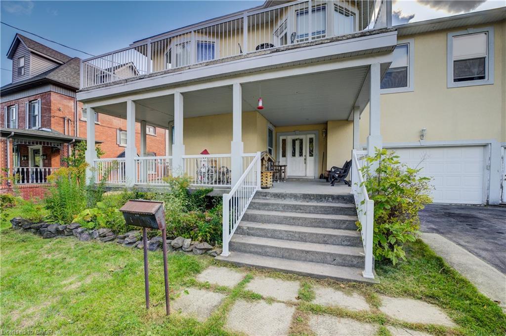 7 Robinson Street S, Grimsby, ON - Outdoor With Deck Patio Veranda With Facade