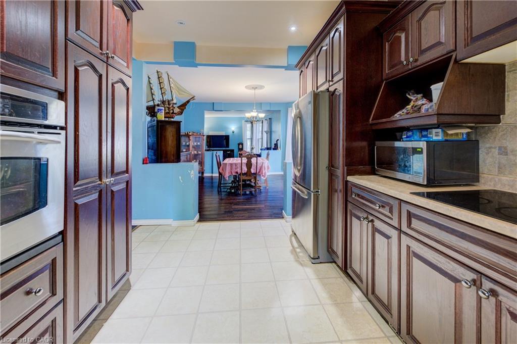 7 Robinson Street S, Grimsby, ON - Indoor Photo Showing Kitchen