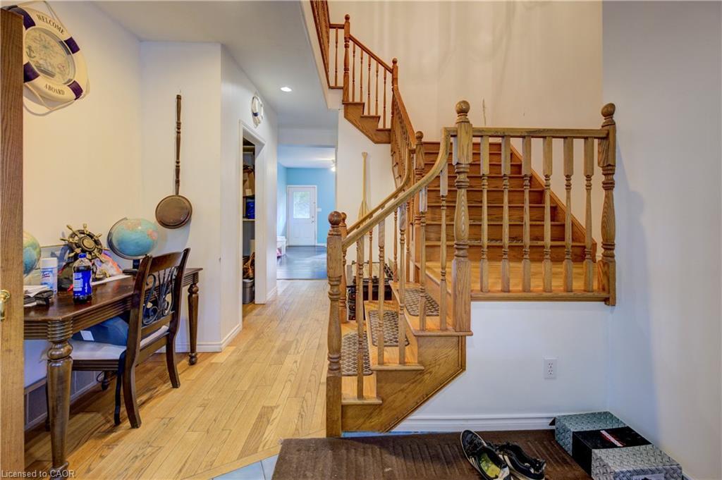 7 Robinson Street S, Grimsby, ON - Indoor Photo Showing Other Room