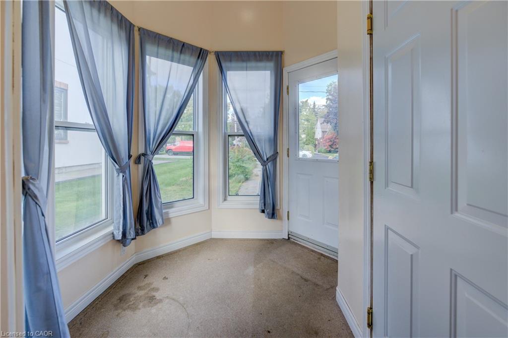 7 Robinson Street S, Grimsby, ON - Indoor Photo Showing Other Room
