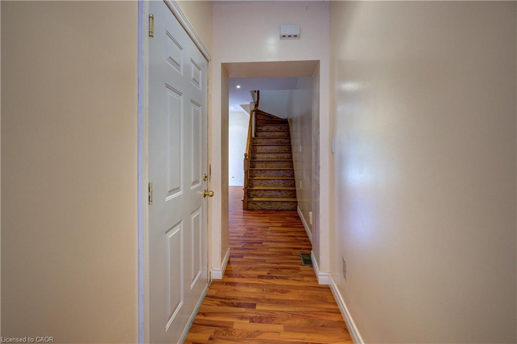 7 Robinson Street S, Grimsby, ON - Indoor Photo Showing Other Room