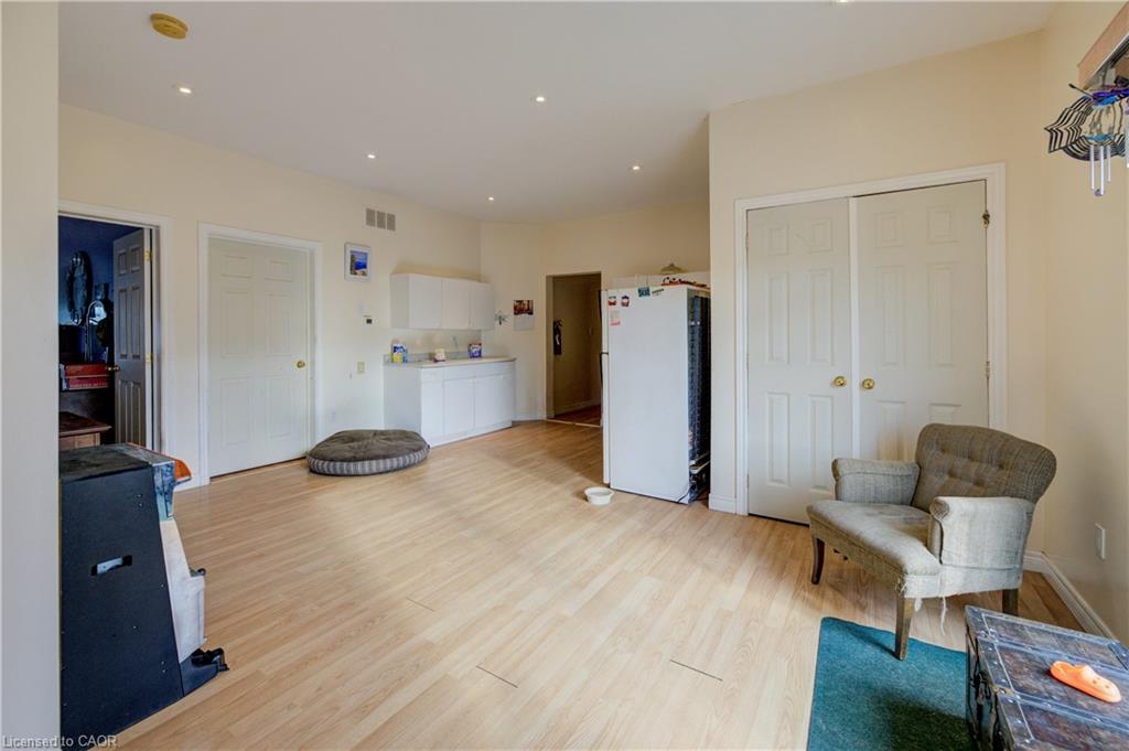 7 Robinson Street S, Grimsby, ON - Indoor