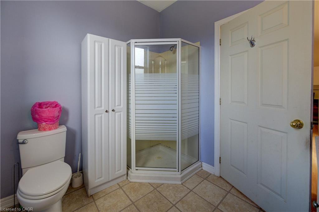 7 Robinson Street S, Grimsby, ON - Indoor Photo Showing Bathroom