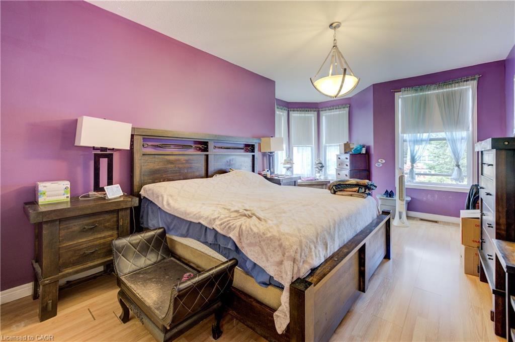 7 Robinson Street S, Grimsby, ON - Indoor Photo Showing Bedroom