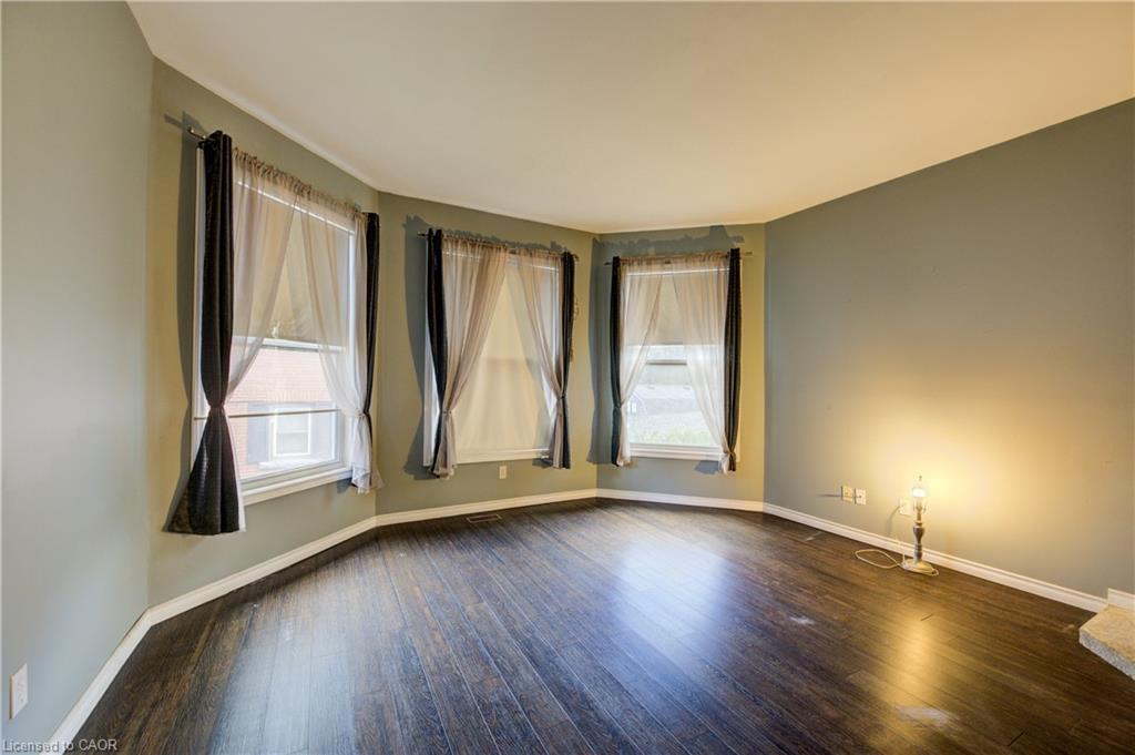 7 Robinson Street S, Grimsby, ON - Indoor Photo Showing Other Room