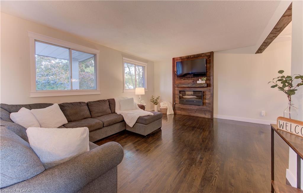 194 Limpert Avenue, Cambridge, ON - Indoor Photo Showing Living Room