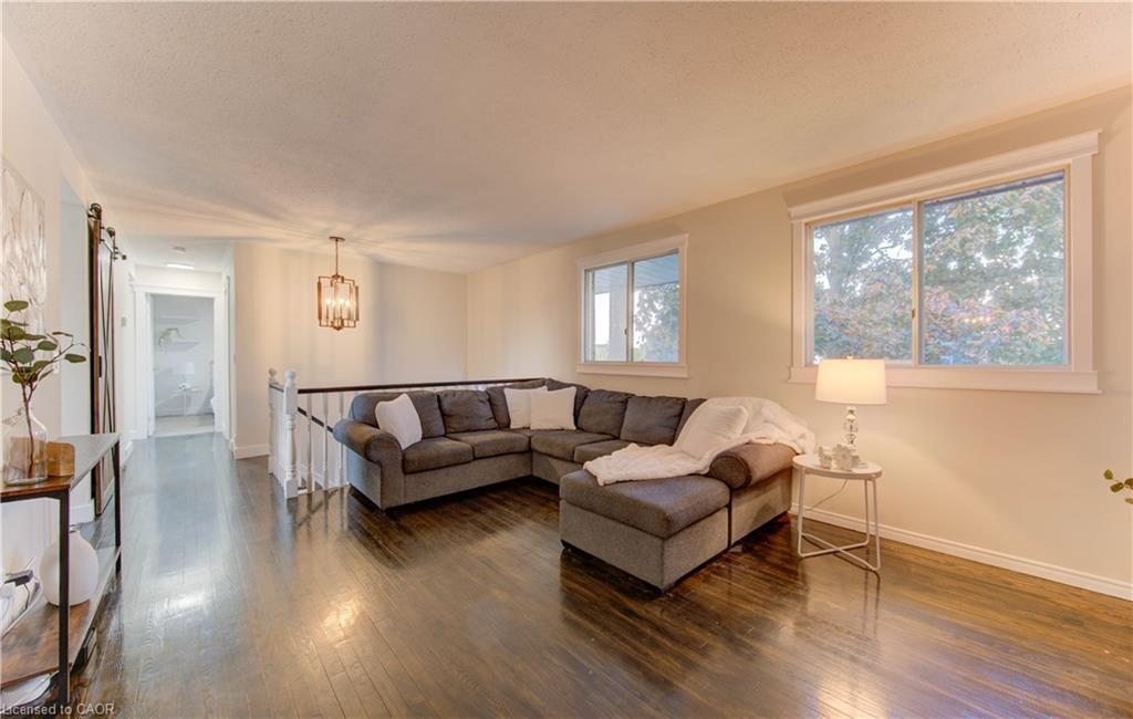 194 Limpert Avenue, Cambridge, ON - Indoor Photo Showing Living Room
