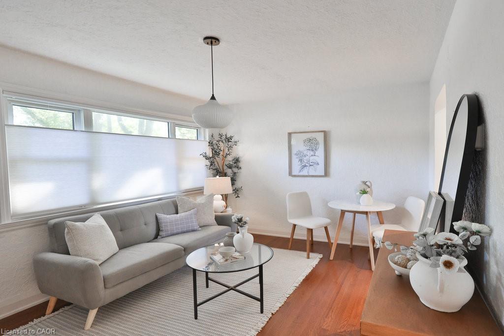 1088 Cherriebell Road, Mississauga, ON - Indoor Photo Showing Living Room