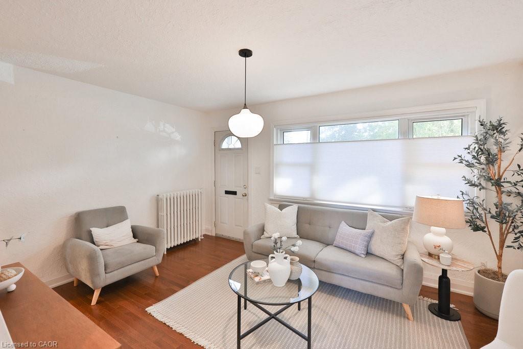 1088 Cherriebell Road, Mississauga, ON - Indoor Photo Showing Living Room