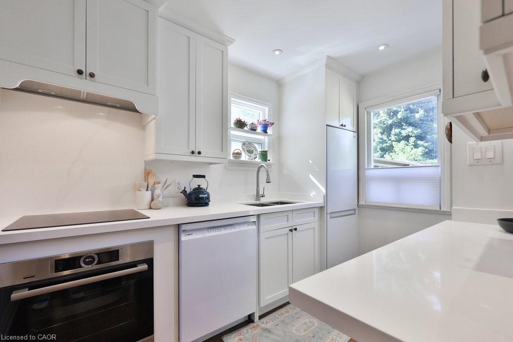 1088 Cherriebell Road, Mississauga, ON - Indoor Photo Showing Kitchen