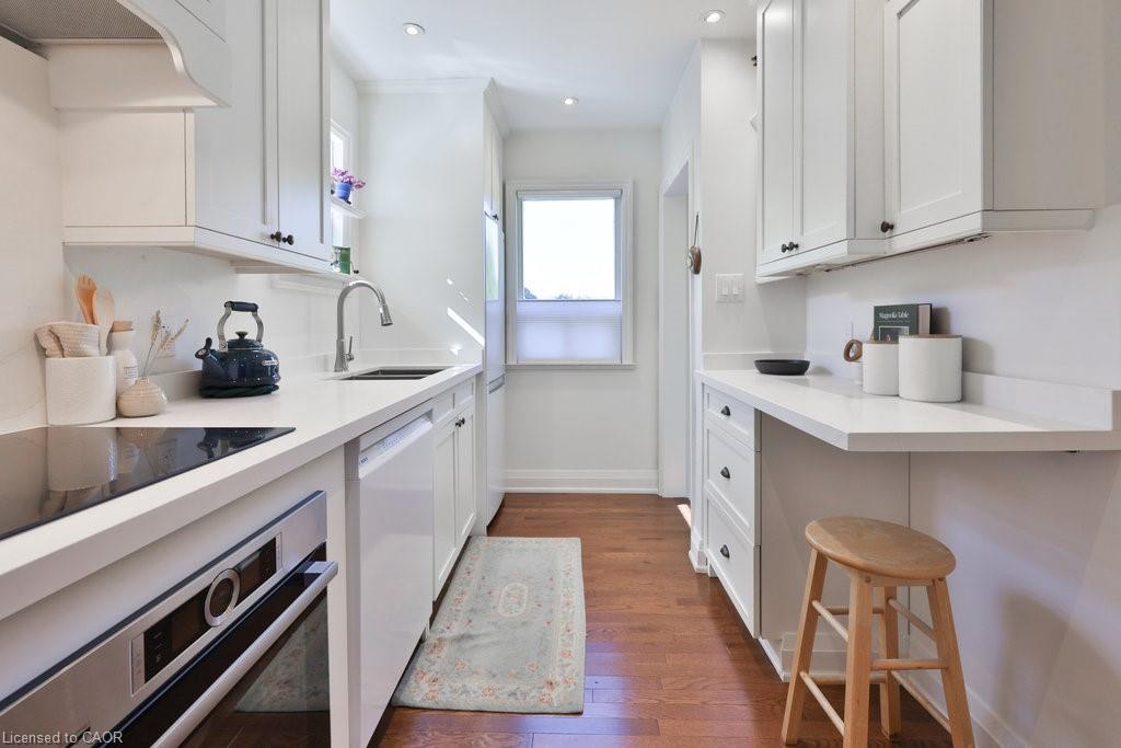 1088 Cherriebell Road, Mississauga, ON - Indoor Photo Showing Kitchen With Upgraded Kitchen