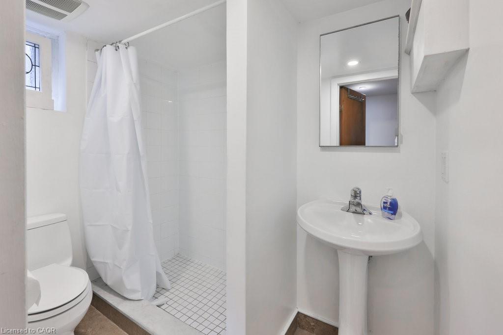 1088 Cherriebell Road, Mississauga, ON - Indoor Photo Showing Bathroom