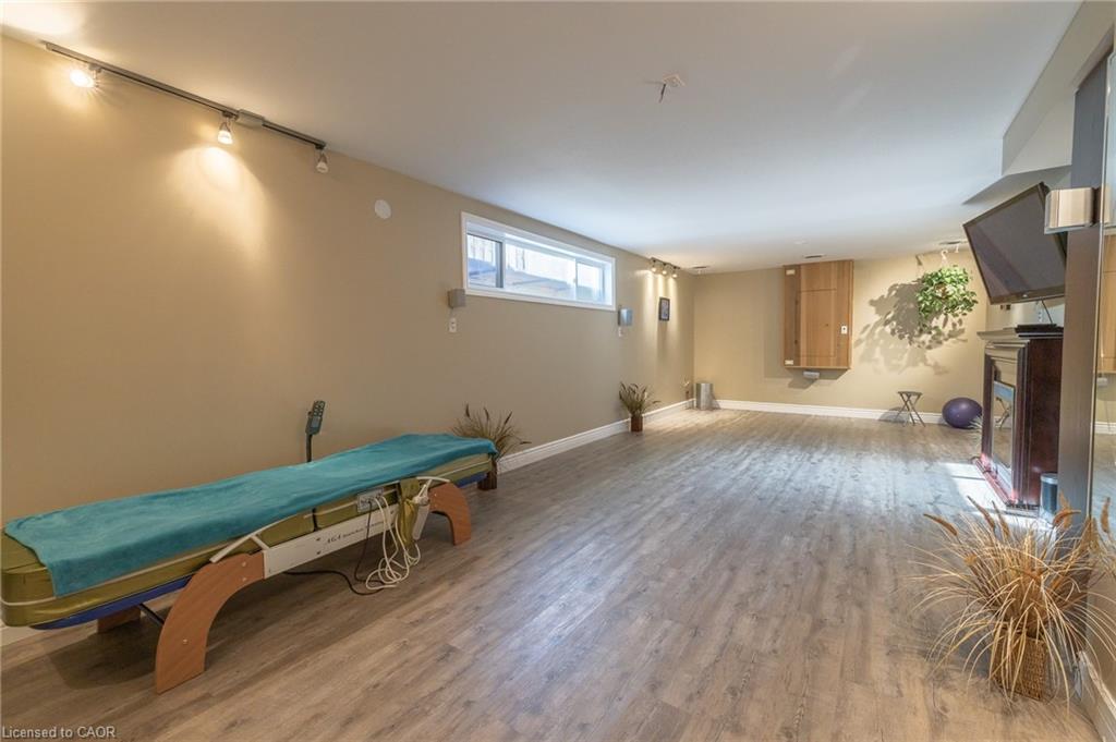 11 Belmont Avenue W, Kitchener, ON - Indoor Photo Showing Other Room