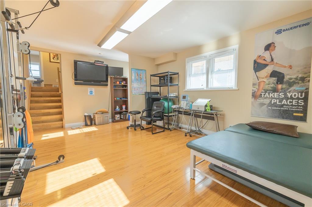 11 Belmont Avenue W, Kitchener, ON - Indoor Photo Showing Other Room