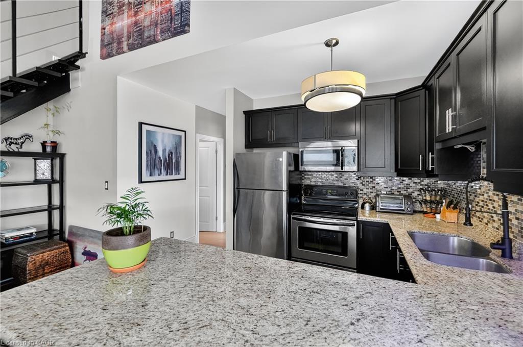 404-80 King William Street, Hamilton, ON - Indoor Photo Showing Kitchen With Double Sink With Upgraded Kitchen