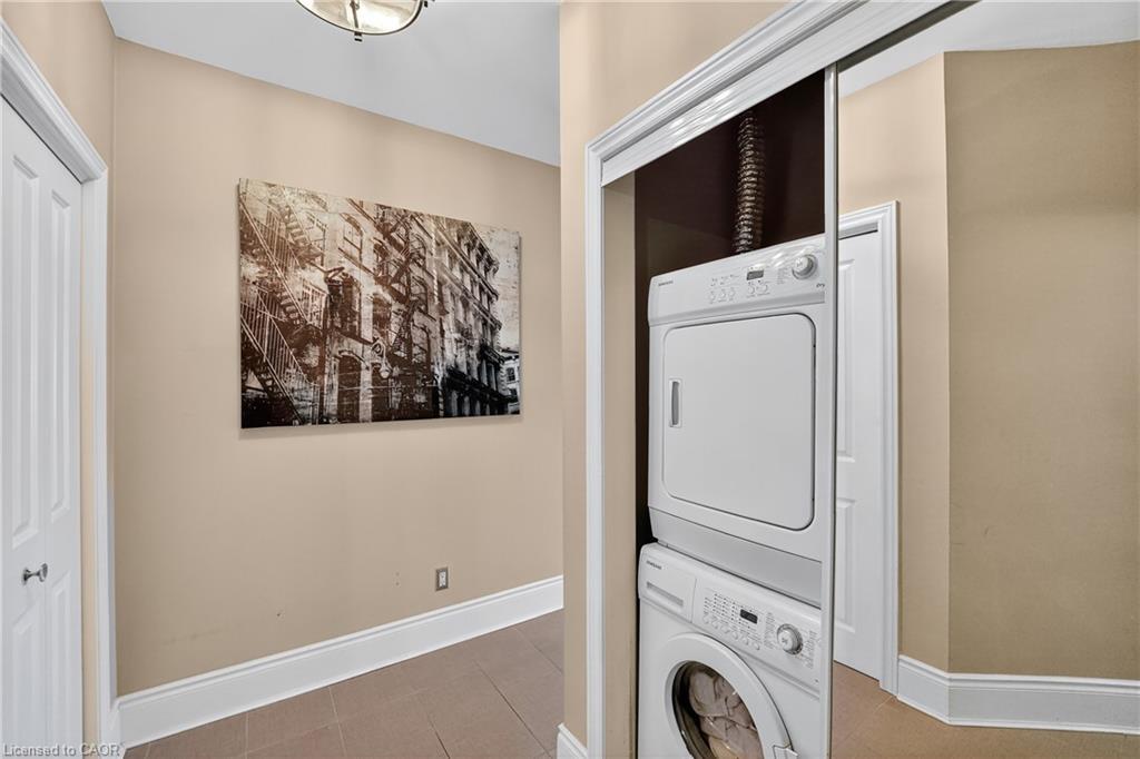 404-80 King William Street, Hamilton, ON - Indoor Photo Showing Laundry Room